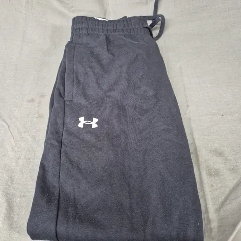 UNDER ARMOUR FLEECED PANTS - SIZE M