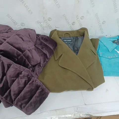 BOX OF 10 ASSORTED CLOTHING ITEMS TO INCLUDE BLUE JACKET, DARK BLUE PAUL COSTELLOE HANDBAG ETC