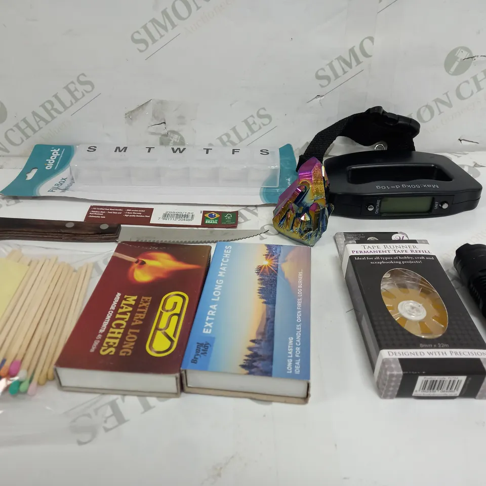 BOX OF APPROXIMATELY 20 ASSORTED ITEMS TO INCLUDE - MATCHES, HAND WEIGHT, PILL BOX ETC