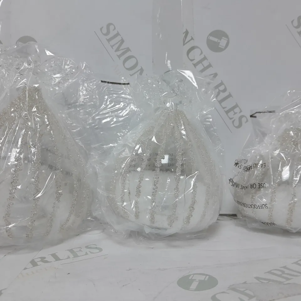 BOXED OUTLET JM BY JULIEN MACDONALD SET OF 3 PRE-LIT GLASS ANGELS