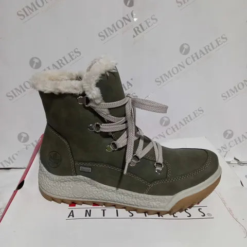 BOXED PAIR OF RIEKER ANTISTRESS WATER RESISTANT WARM HIKING BOOTS IN KHAKI - SIZE 5