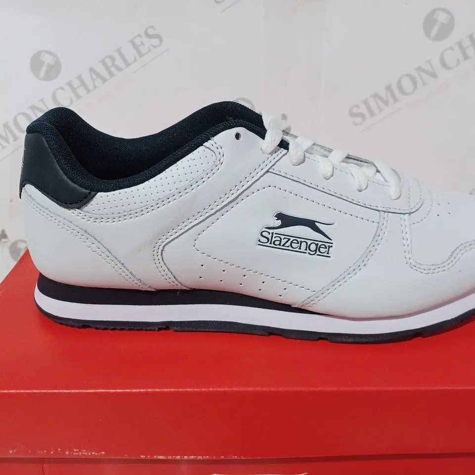 BOXED SLAZENGER CLASSIC WHITE TRAINERS - UK 8