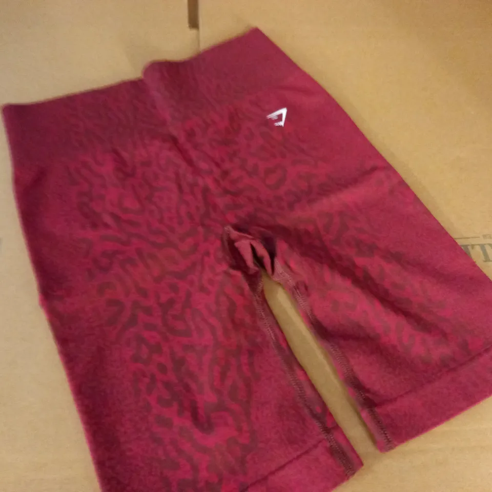 GYMSHARK RED TRAINING SHORTS - M
