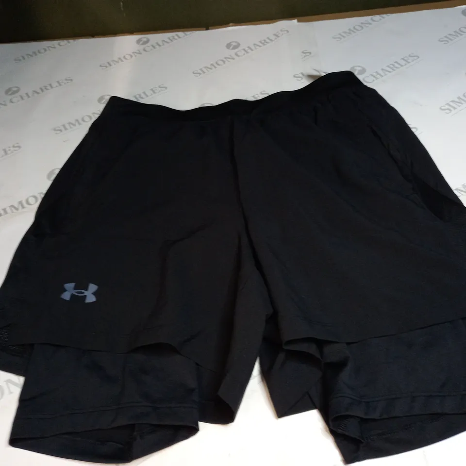 UNDER ARMOUR 2-IN-1 TRAINING SHORTS SIZE L