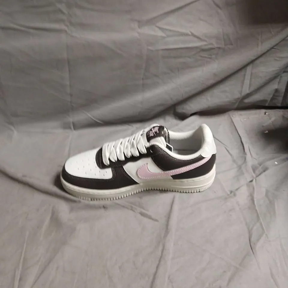 NIKE AIR FORCE 1 SNEAKER – WHITE/BLACK WITH PINK SWOOSH - SIZE UK 5.5
