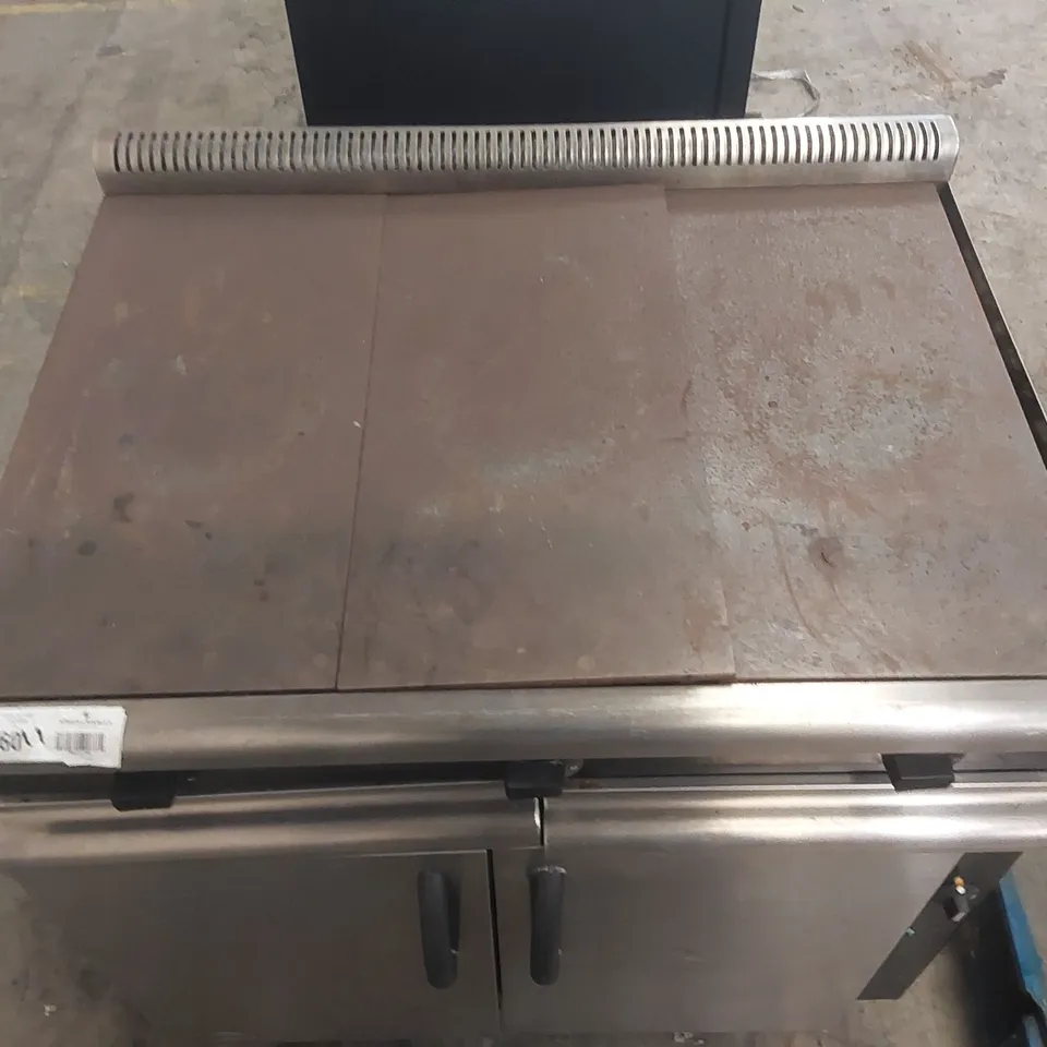 MOORWOOD MANITOWOC VULCAN ELECTRIC 900 RANGE COOKER WITH HOTPLATE TOP