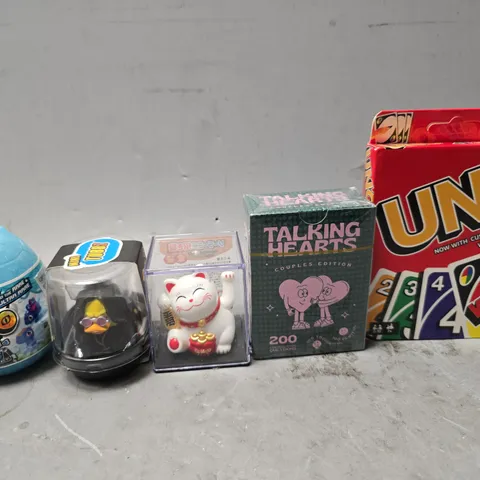 APPROXIMATELY 13 ASSORTED TOYS & GAMES TO INCLUDE - UNO , TALKING HEARTS CARDS , DINO SERIES 4 ETC