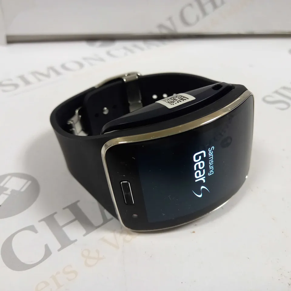 SAMSUNG GEAR S IN BLACK