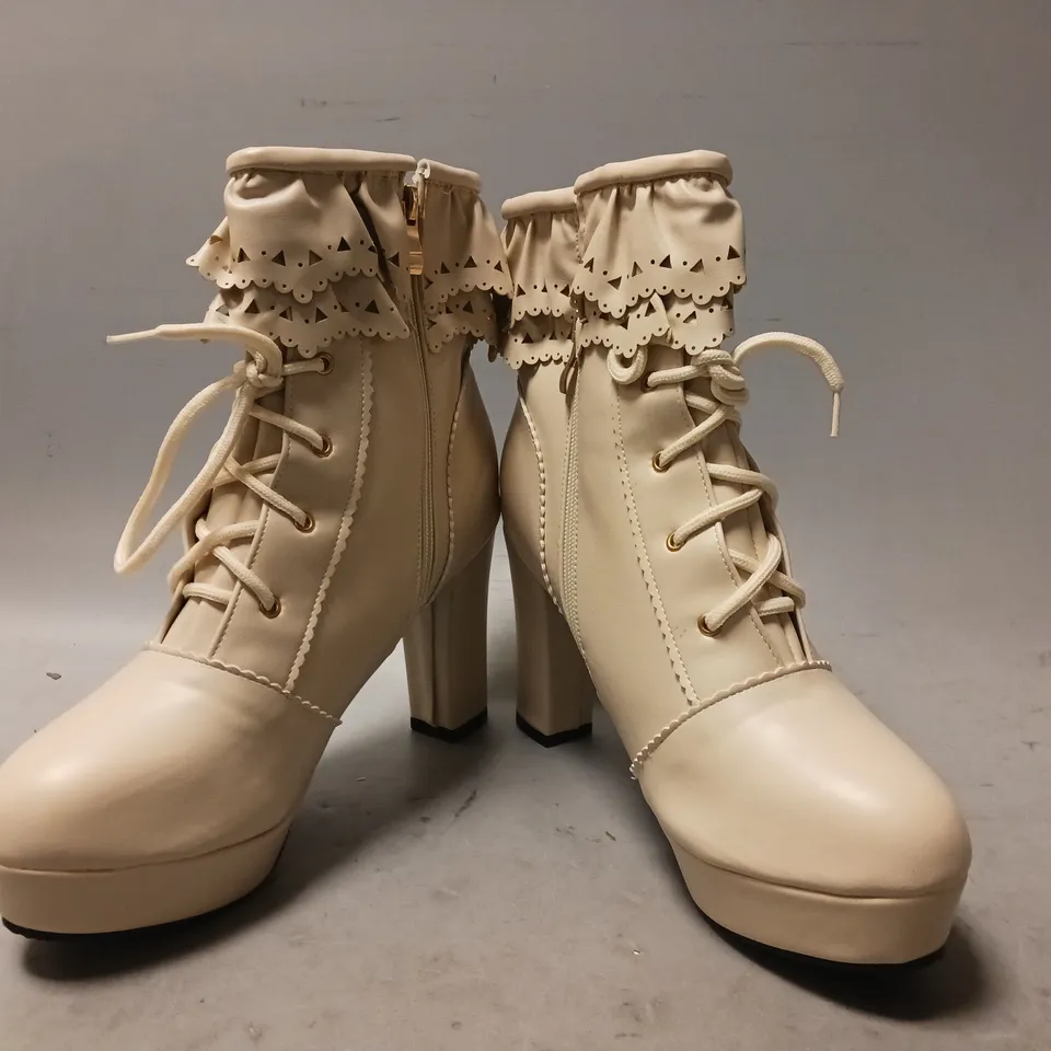 BOXED PAIR OF DESIGNER HIGH BLOCK HEEL ANKLE BOOTS BEIGE EU SIZE 44