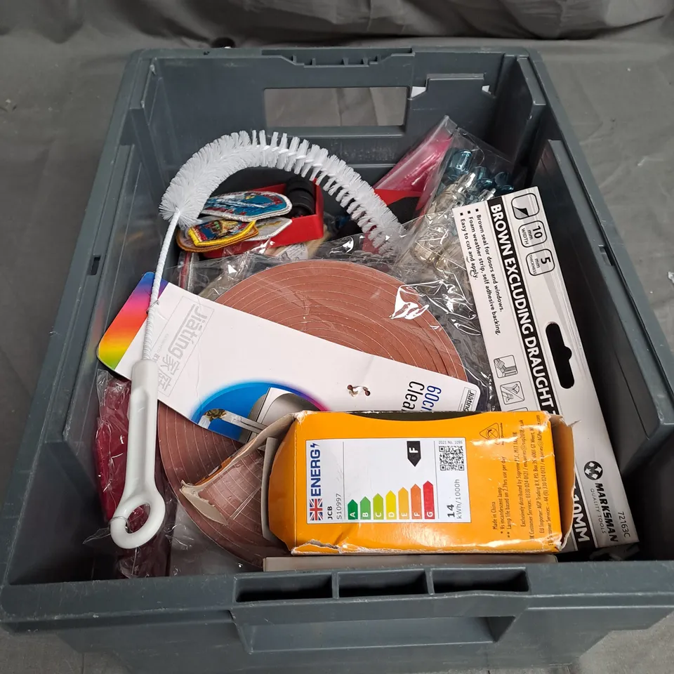 TOTE OF APPROX 20 HOUSEHOLD ITEMS 