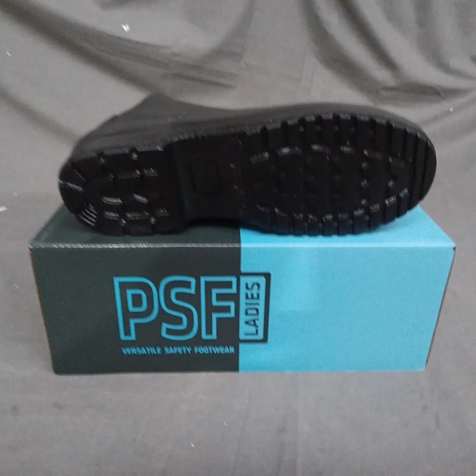 BOX OF APPROXIMATELY 10 PAIRS OF WOMENS PSF LADIES VERSATILE SAFETY BOOTS - SIZE 4