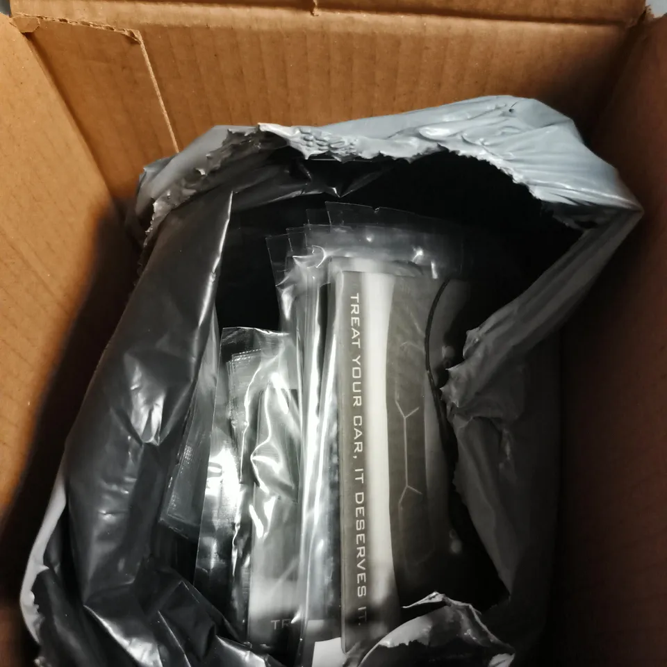 BOX OF APPROXIMATELY 100 VALET BAY CAR  AIR FRESHENER 