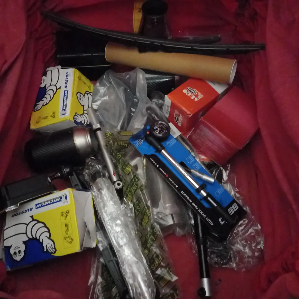 LARGE QUANTITY OF ASSORTED CAR AND VEHICLE ITEMS - COLLECTION ONLY