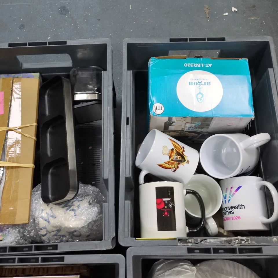 LOT OF APPROXIMATELY 25 ASSORTED HOME CERAMIC AND PORCELAIN ITEMS TO INCLUDE GLAZED PLATES, CUPS AND DISHES