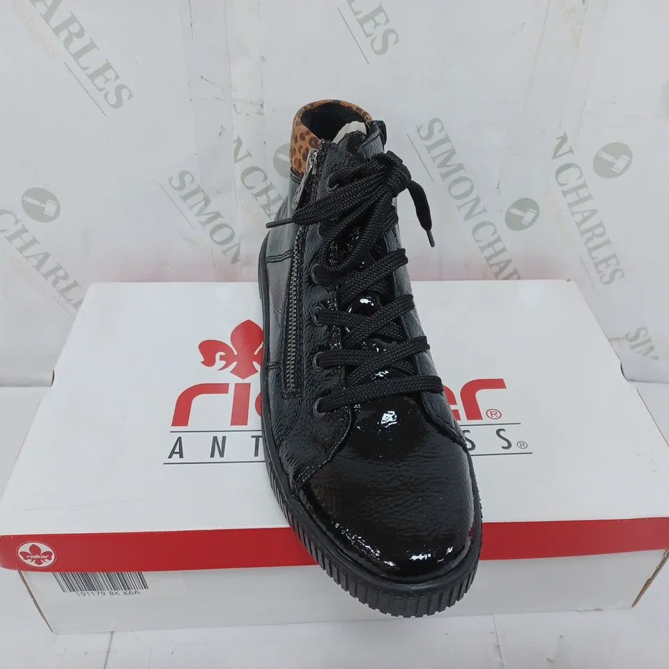 BOXED PAIR OF RIEKER HI TOP CUFF TRAINERS IN BLACK UK SIZE 6.5