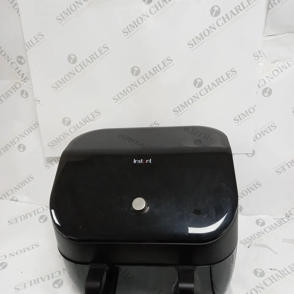 BOXED INSTANT VORTEX PLUS VERSAZONE AIR FRYER 