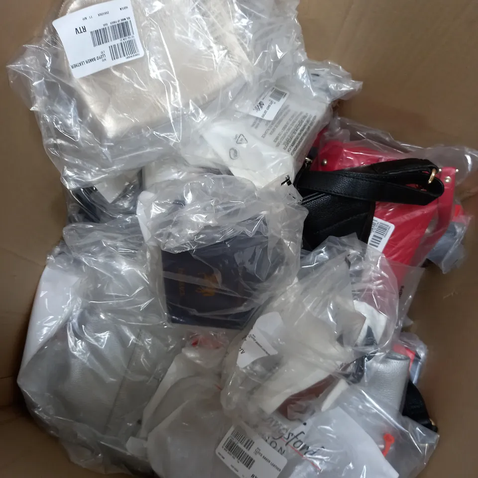 LARGE BOX OF 20 ASSORTED CLOTHING ITEMS TOO INCLUDE HANDBAGS AND PURSES 