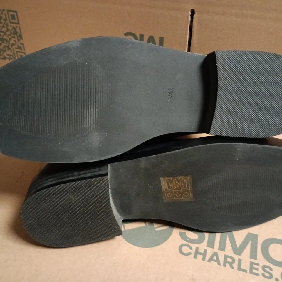 BOXED KOI LEGION MEN'S STACKED HARDWARE BIKER BOOTS - VINTAGE BLACK, UK 9