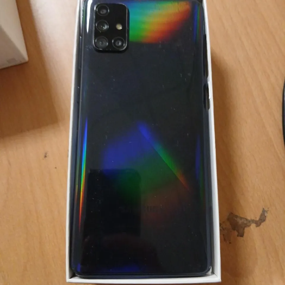 SAMSUNG GALAXY A71 SMARTPHONE – DUAL SIM – BOXED WITH USB-C CHARGING CABLE