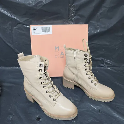 BOXED PAIR OF MODA IN PELLE BELLZIE CREAM LEATHER LACE UP LEATHER ANKLE BOOT SIZE 39