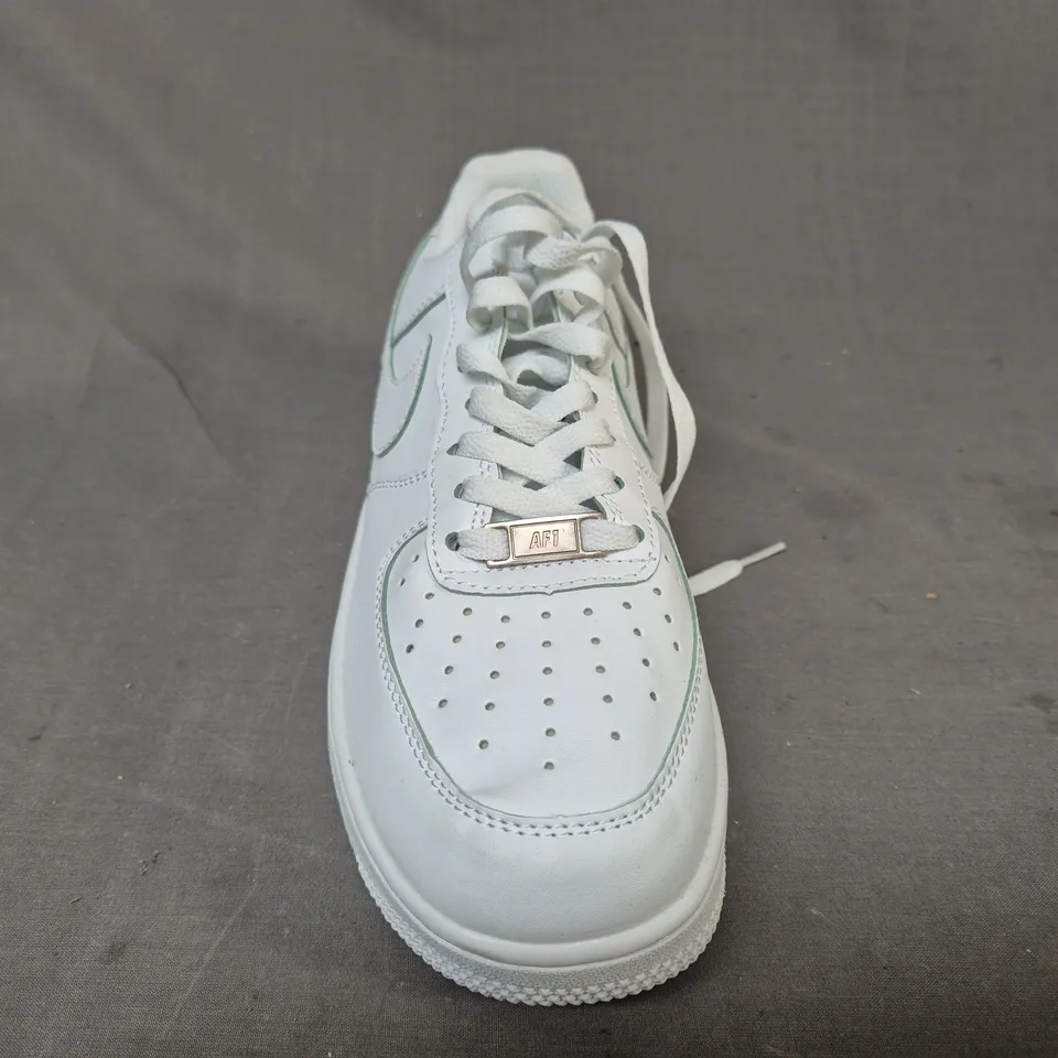 PAIR OF NIKE AIR FORCE 1 SHOES IN WHITE UK SIZE 7