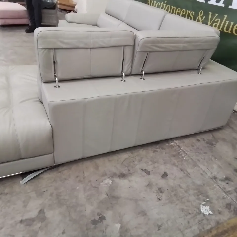 QUALITY ITALIAN DESIGNER VIVALDI CHAISE SOFA WITH ADJUSTABLE HEADRESTS LIGHT GREY LEATHER