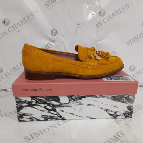 MODA IN PELLE MUSTARD SUEDE WIDE FIT BOW TRIM SMART LOAFER SIZE 40