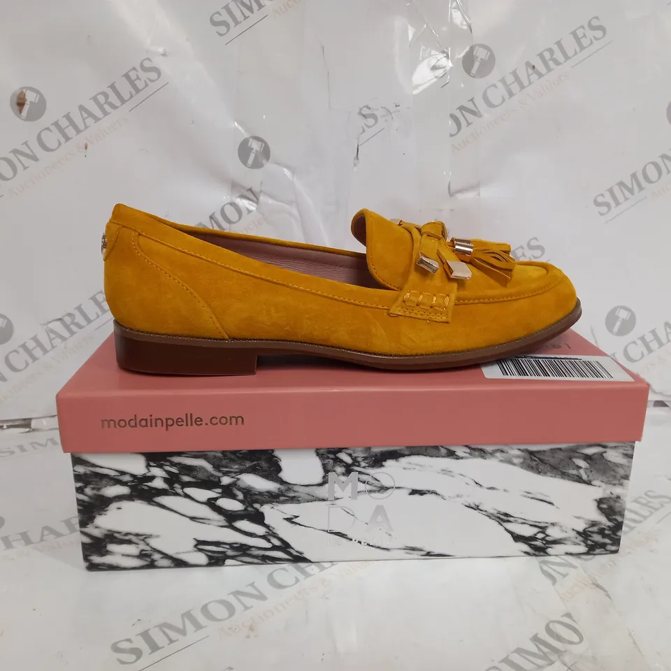 MODA IN PELLE MUSTARD SUEDE WIDE FIT BOW TRIM SMART LOAFER SIZE 40