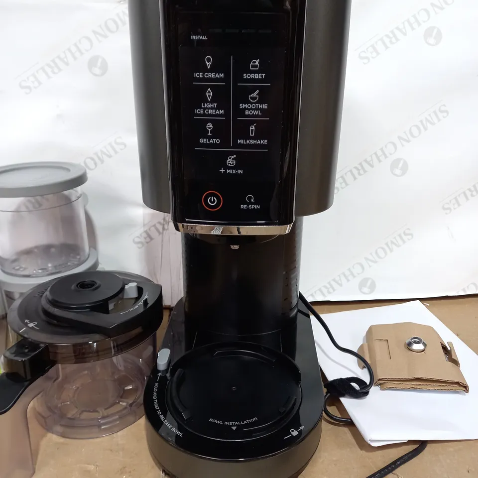 NINJA ICE CREAM & DESSERT MAKER WITH EXTRA DESSERT TUBS & LIDS