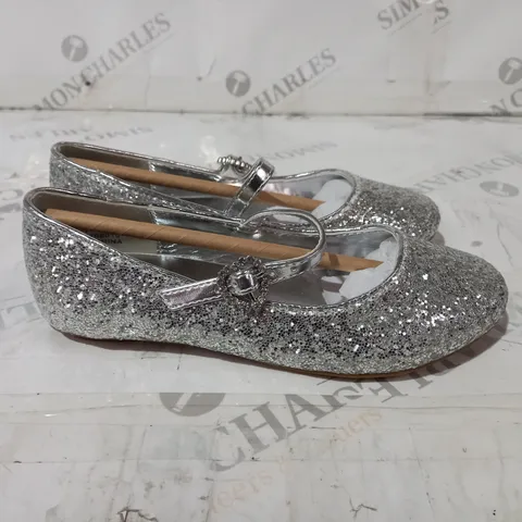 AUGUST SHOES SPARKLEY SILVER SLIPPER SIZE 11
