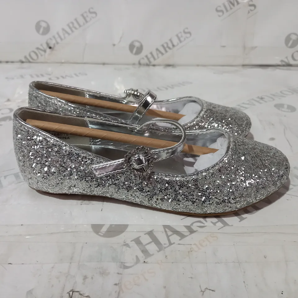 AUGUST SHOES SPARKLEY SILVER SLIPPER SIZE 11