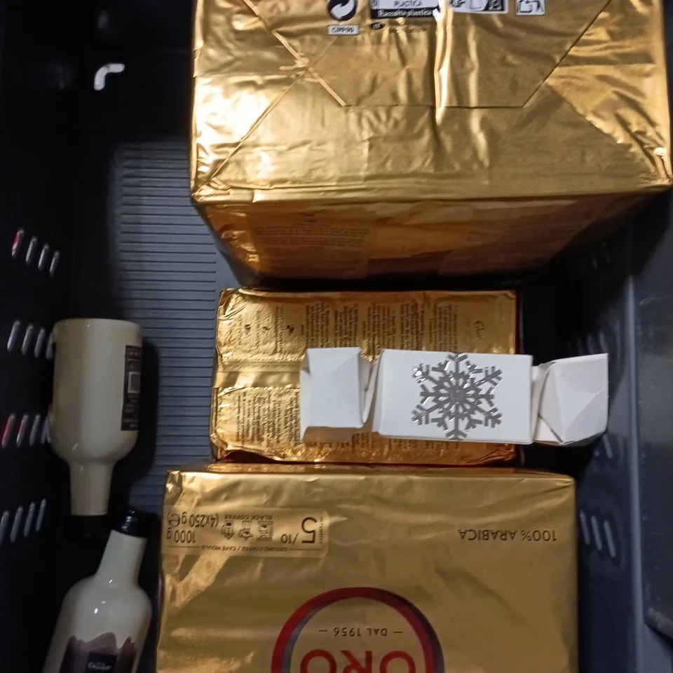 APPROXIMATELY 10 ASSORTED FOOD/DRINK PRODUCTS TO INCLUDE LAVZZA COFFEE, PACT COFFEE, PIRI SALT ETC 