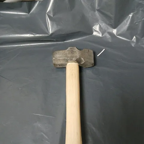 APPROXIMATELY 5 X DOUBLE SIDED SLEDGEHAMMER