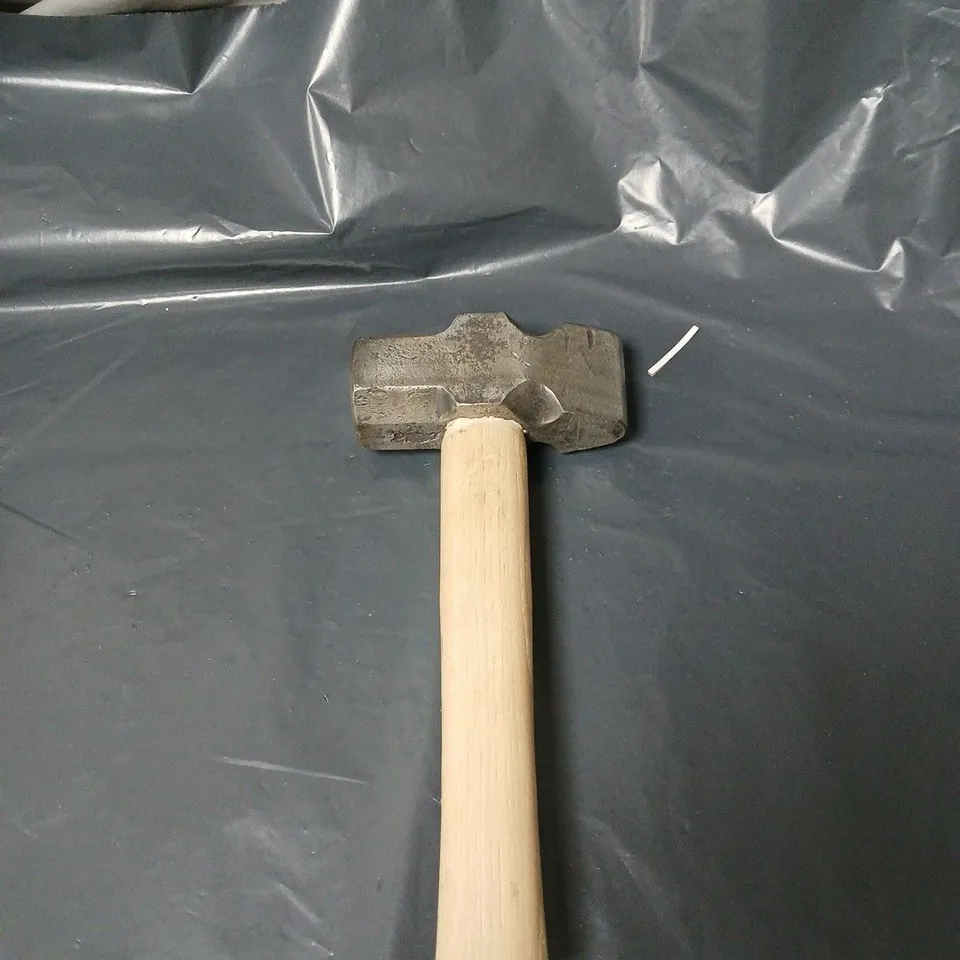APPROXIMATELY 5 X DOUBLE SIDED SLEDGEHAMMER