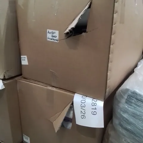 PALLET CONTAINING A LARGE QUANTITY OF BEDDING PRODUCTS TO INCLUDE:DUVETS,PILLOWS,ETC