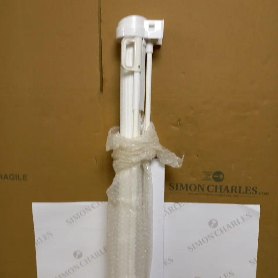 RETRACTABLE SAFETY GATE