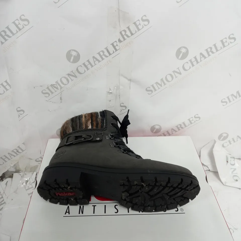 BOXED RIEKER MULTI CUFF HIKING BOOTS, GREY/NAVY - SIZE 3.5 