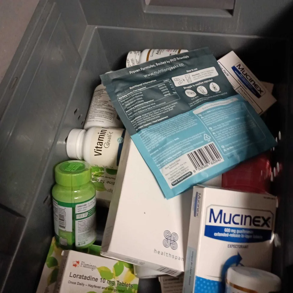 APPROXIMATELY 18 ASSORTED VITAMINS AND SUPPLEMENTS INCLUDING ONE A DAY HAY FEVER TABLETS , WOMENS MULTIVITAMIN GUMMIES AND VITAMIN D3 TABLETS 