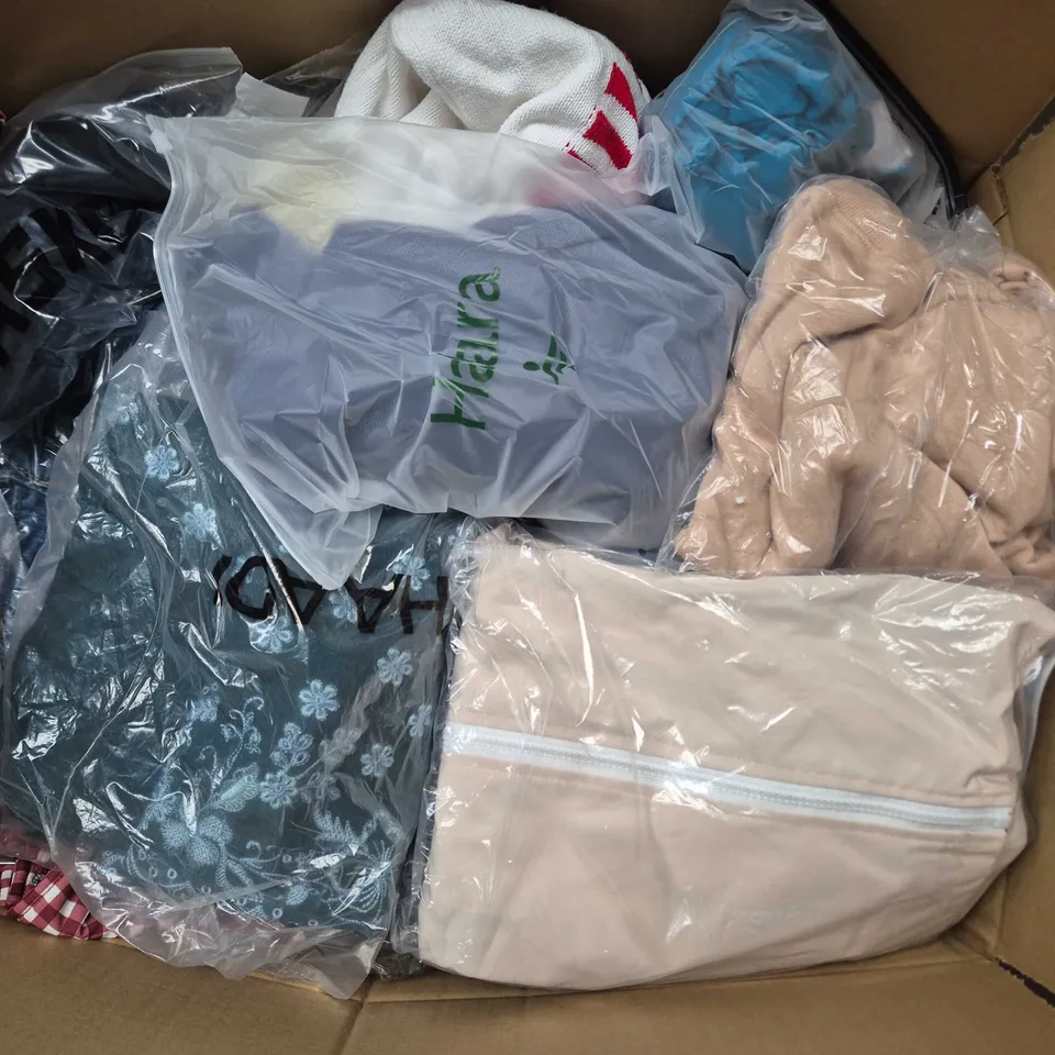 APPROXIMATELY 40 ASSORTED CLOTHING ITEMS IN VARIOUS SIZES, STYLES & COLOURS TO INCLUDE BRANDS SUCH AS KHAADI, HALARA, MASKERT, ETC - COLLECTION ONLY