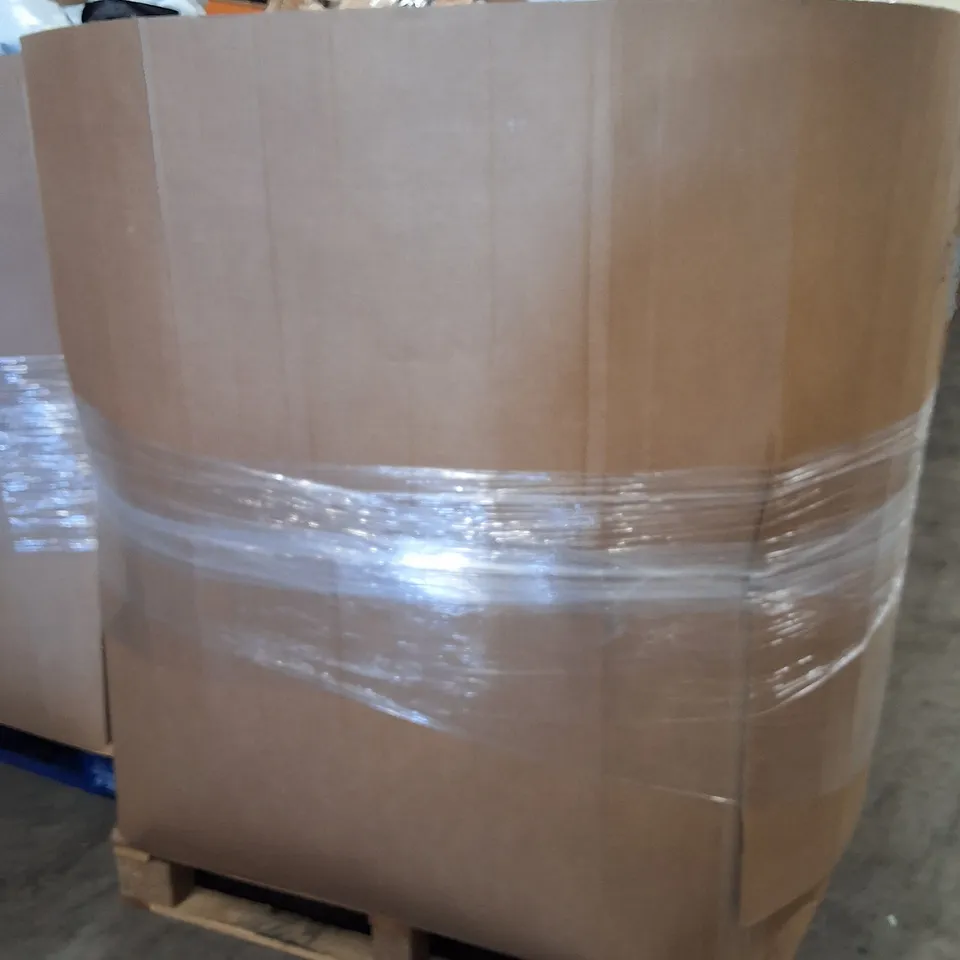 PALLET CONTAINING A LARGE QUANTITY OF PILLOWS