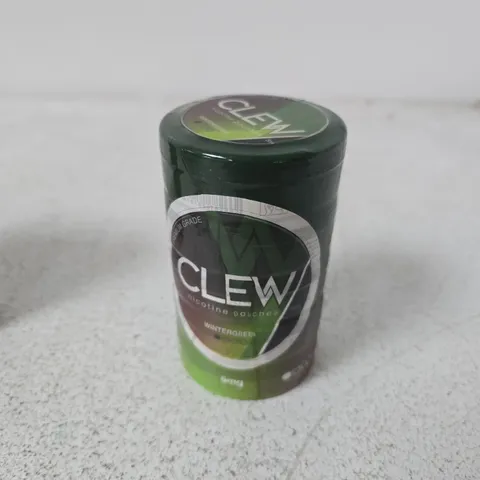 APPROXIMATELY 20 ASSORTED E-CIG PRODUCTS AND ACCESSORIES TO INCLUDE OXVA AND CLEW