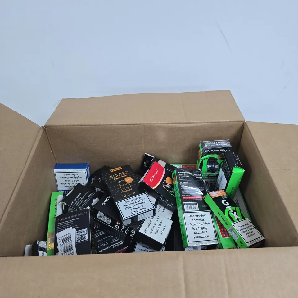 APPROXIMATELY 15 ASSORTED E-CIG PRODUCTS AND ACCESSORIES TO INCLUDE OXVA, SNOK, VAPORESSO ETC