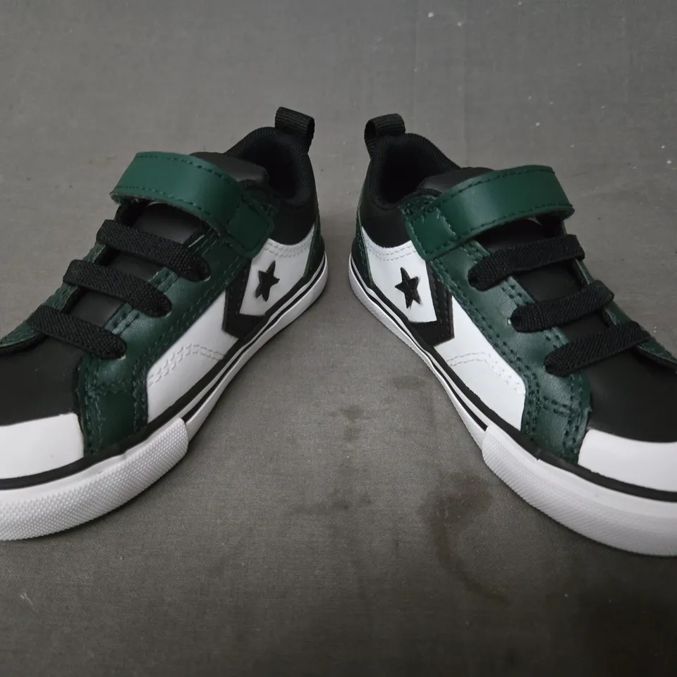 BOXED PAIR OF CONVERSE INFANT'S SHOES IN WHITE/BLACK/GREEN UK SIZE 8