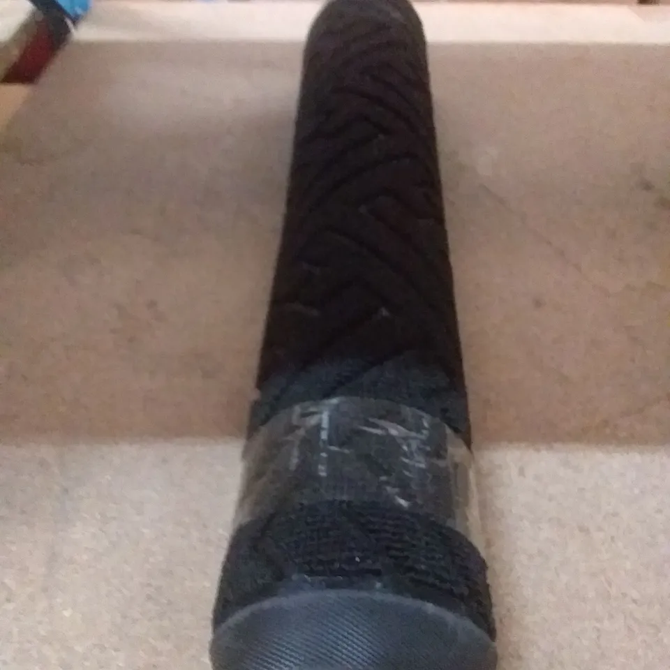 BLACK GRIP MAT