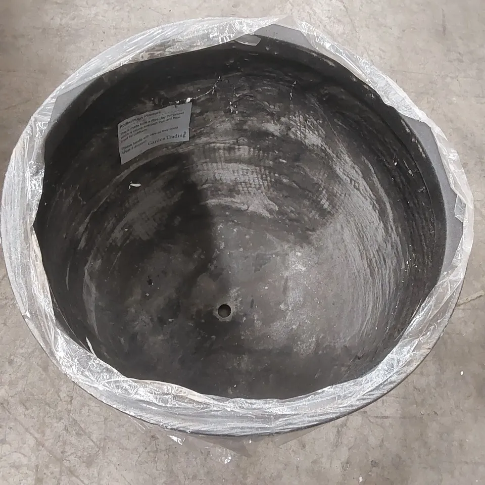 RODBOROUGH LARGE PLANTER 