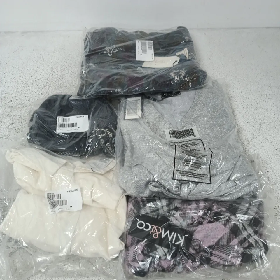 APPROXIMATELY 35 ASSORTED CLOTHING ITEMS IN VARIOUS SIZES, COLOURS & STYLES TO INCLUDE BRANDS SUCH AS KIM&CO, KIPLING, IZABEL LONDON, ETC - COLLECTION ONLY