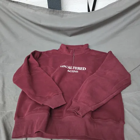 UN/ALTERED ACTIVE 1/4 ZIP FLEECE JUMPER IN DEEP RED SIZE M