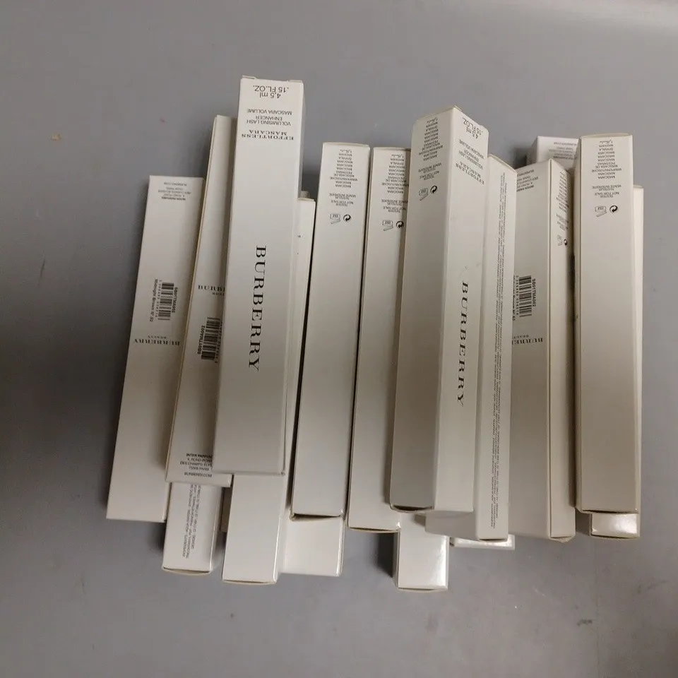 APPROXIMATELY 18 BOXED BURBERRY EFFORTLESS MASCARA 4.5ML IN MIDNIGHT BROWN 