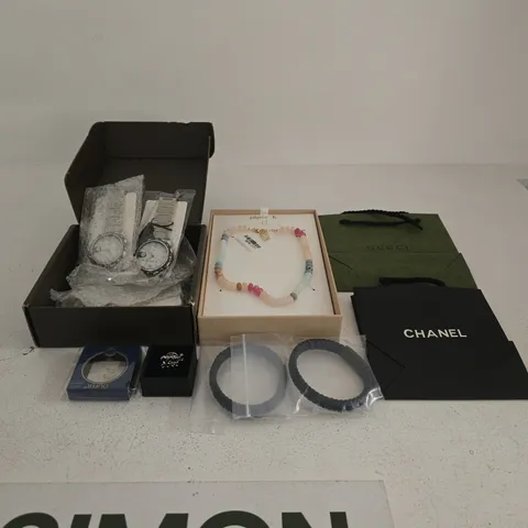 TOTE OF APPROXIMATELY 20 ASSORTED JEWELLERY/RELATED ITEMS TO INCLUDE EMPTY GUCCI/CHANEL JEWELLERY BAGS, OUFER, PIPER K ETC