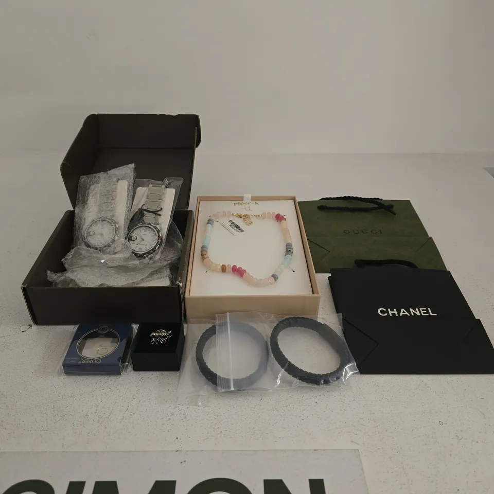 TOTE OF APPROXIMATELY 20 ASSORTED JEWELLERY/RELATED ITEMS TO INCLUDE EMPTY GUCCI/CHANEL JEWELLERY BAGS, OUFER, PIPER K ETC